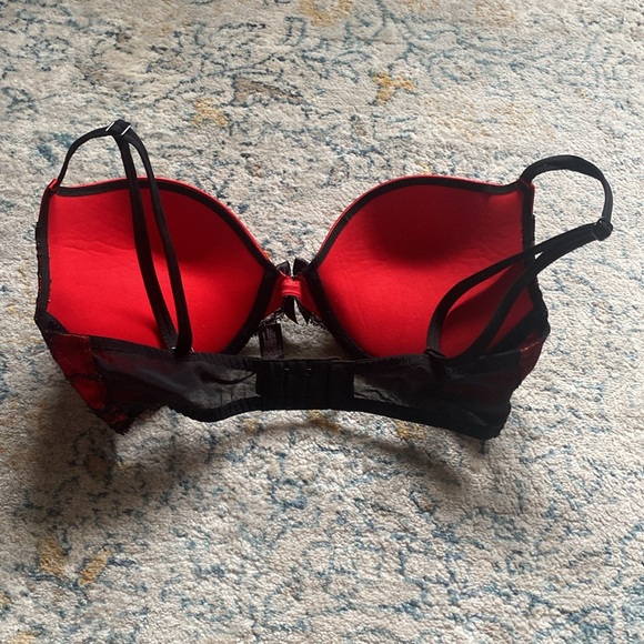 Good condition 32DD red and black lace Victoria secret push up bra! - Picture 2 of 14
